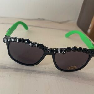 Sunglasses custom French tout Va bien (all is well) green and black uv glasse